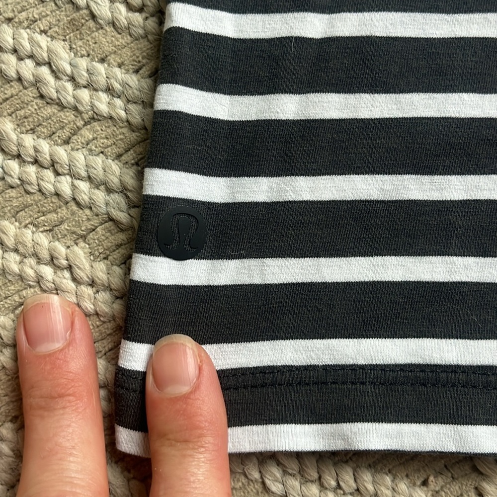 Lululemon size 10 top - Picture 3 of 3